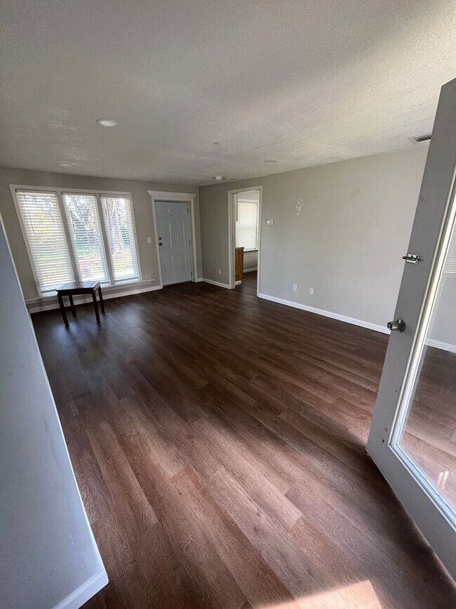 Building Photo - 1128 Dean Forest Rd