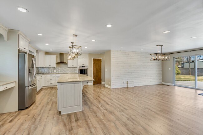 Building Photo - 450 N 500 E