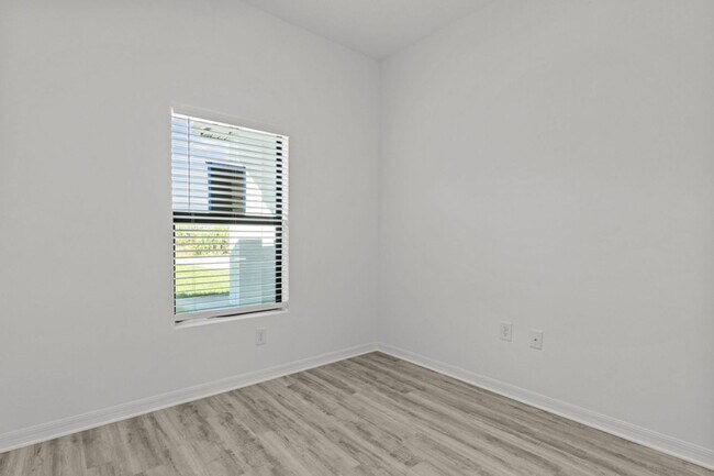 Photo - 548 Knapp St Townhome