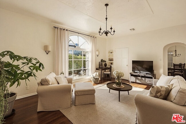 Foto del edificio - 830 N Gardner St