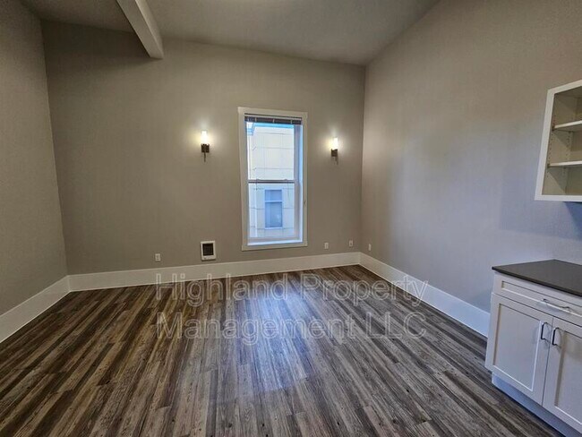 Foto del edificio - 260 SE Paradise St