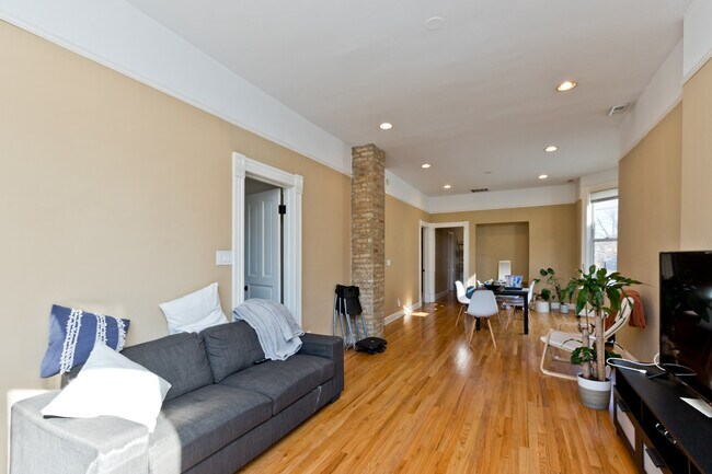 Foto del edificio - 1119 W Newport Ave