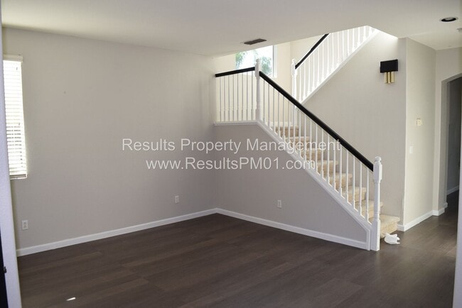 Building Photo - Lovely 4 Bedroom Home in Great Neighborhood