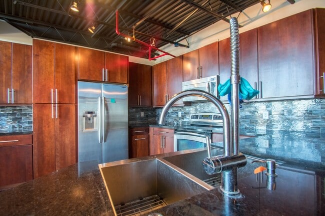 Building Photo - 2 Bed 2 Bath Modern Condo in Uptown Dallas!