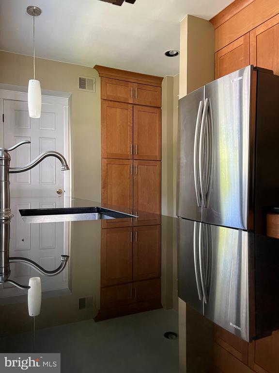 Building Photo - 612 N Edgewood St