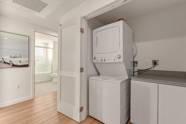 Building Photo - Sophia Hollywood