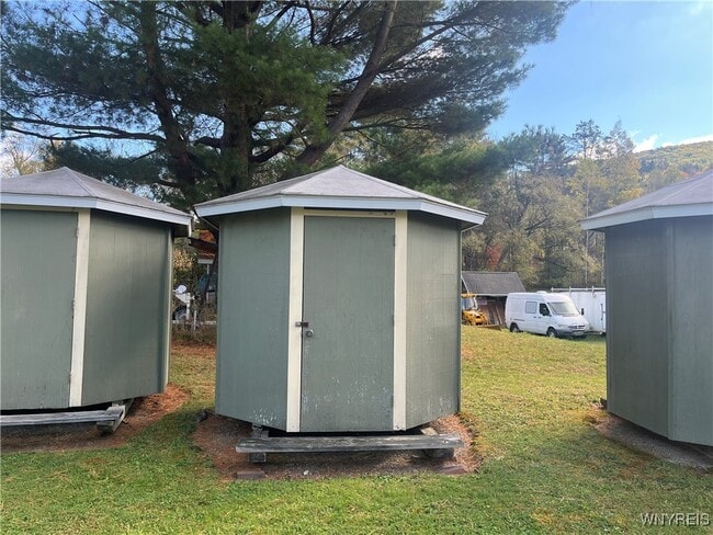 Building Photo - 533 Martha Ave