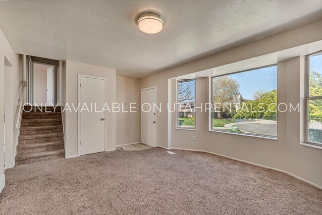 Building Photo - 3062 S Carbon Cir