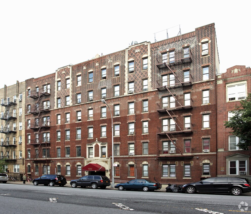 Primary Photo - 1562 Ocean Ave