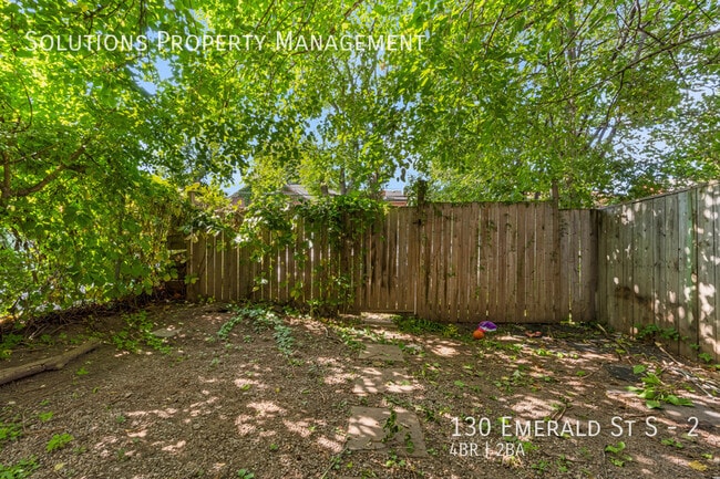 Building Photo - **Large 4 Bedroom, 2 Bathroom, 2 Floor Unit**