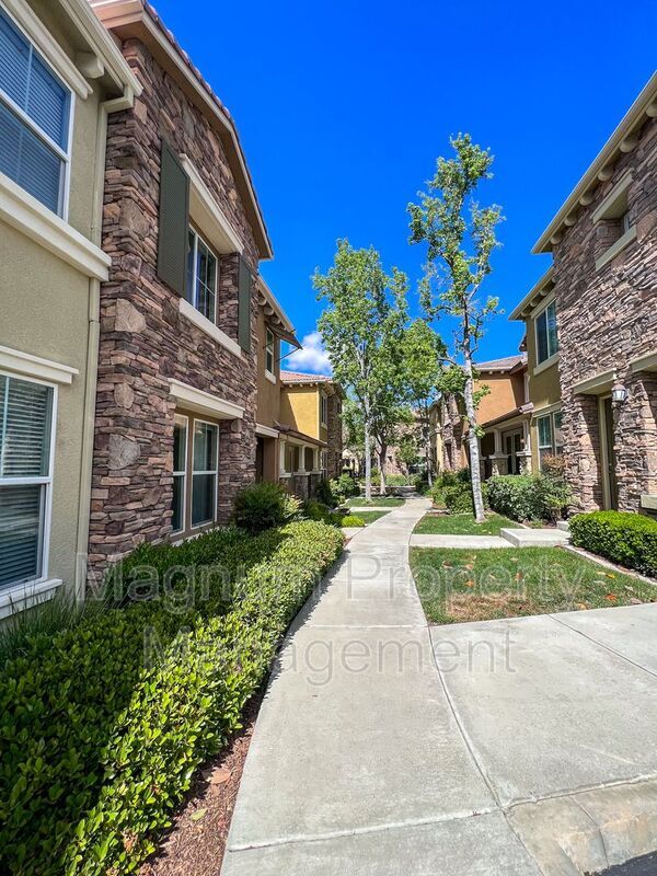 Foto del edificio - 30505 Canyon Hills Rd