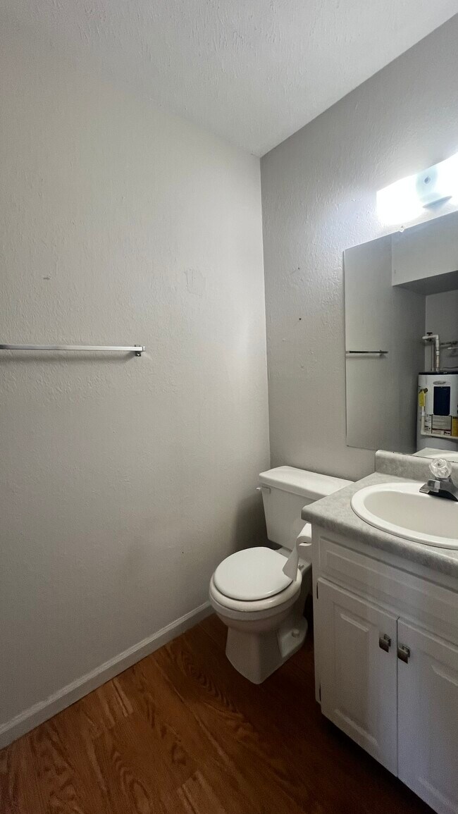Building Photo - 411 Country Villa Ln