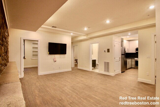 Building Photo - 1675 Beacon St