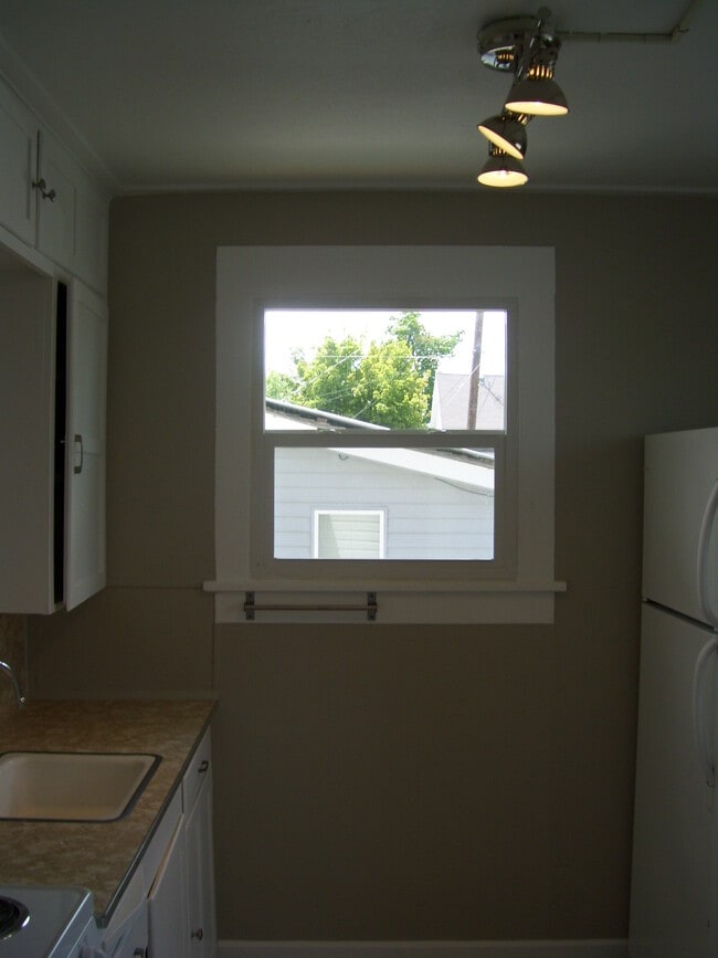 Building Photo - 303 2nd Ave W