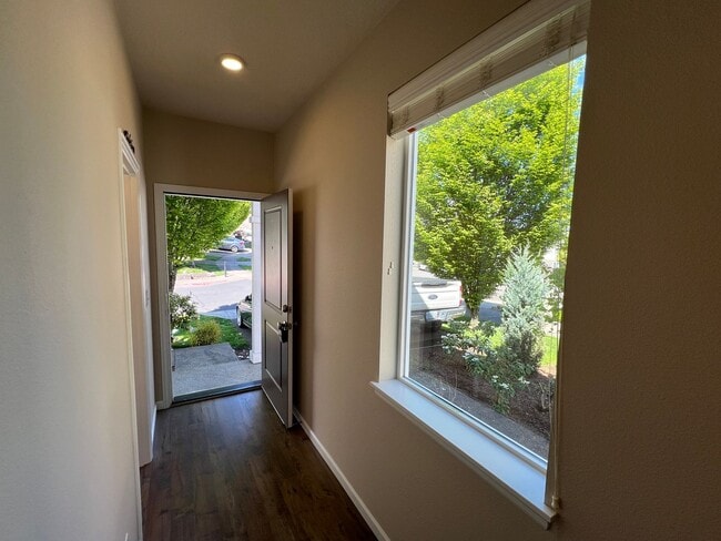 Building Photo - Morningside 3 Bedroom Townhome Happy Vally
