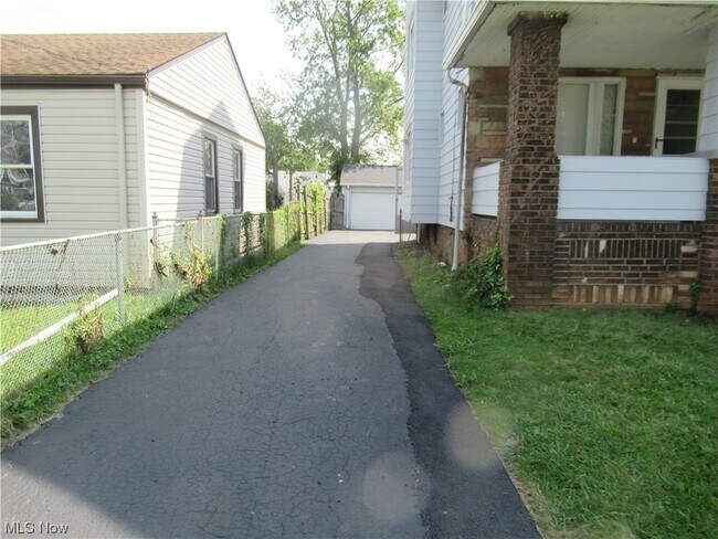 Building Photo - 4473 W 133rd St