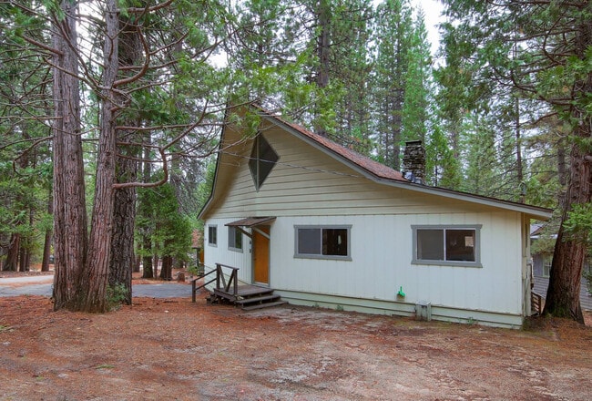 Building Photo - 2651 E Bruce Rd