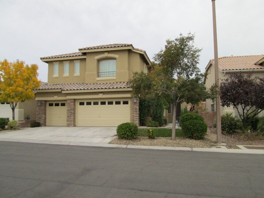 Building Photo - Summerlin North Beauty with Pool