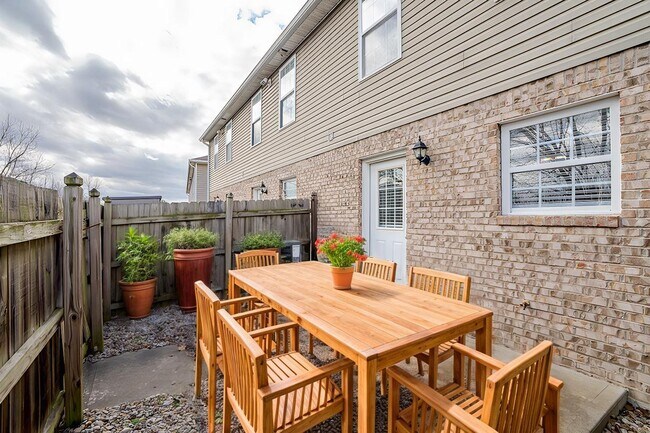 Foto del edificio - 125 Raleigh Dr