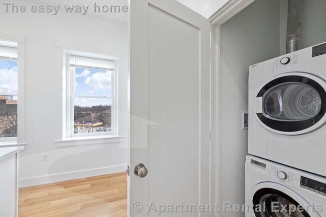 Building Photo - 406 Columbia St