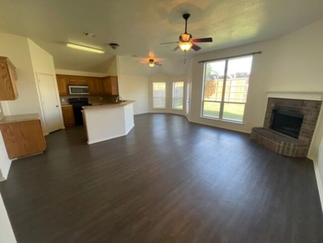 Building Photo - Beautiful Single Story in Saginaw Area