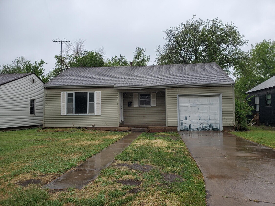 Primary Photo - 726 N 14th St