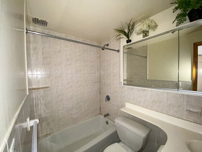 Foto del edificio - 646 10th Ave