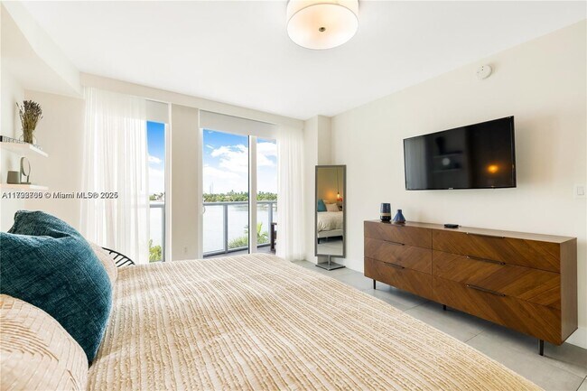 Foto del edificio - 9821 E Bay Harbor Dr
