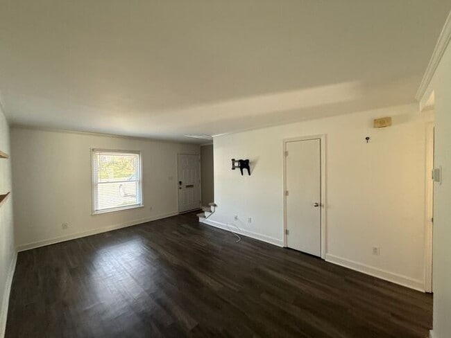 Building Photo - T.R. Lawing Realty Property