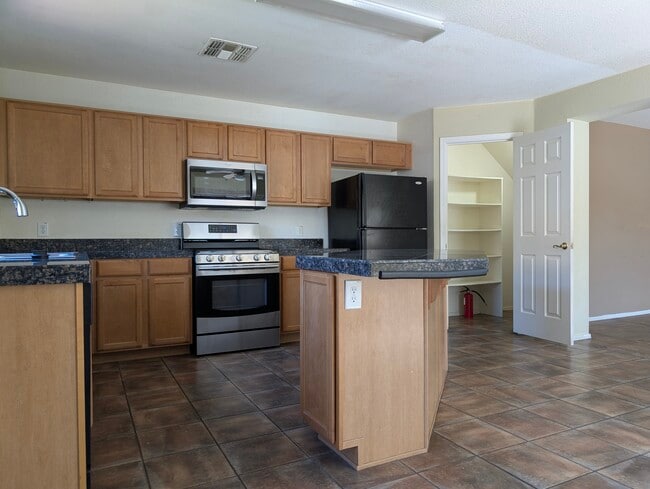 Building Photo - 4179 E Wading Pond Dr