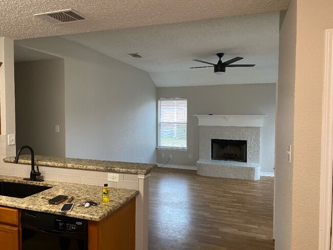 Foto del edificio - 501 Summer Tree Ct