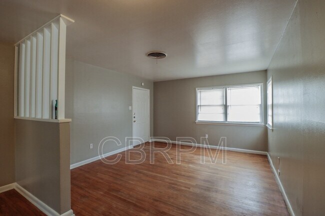 Foto del edificio - 6407 Avenue T