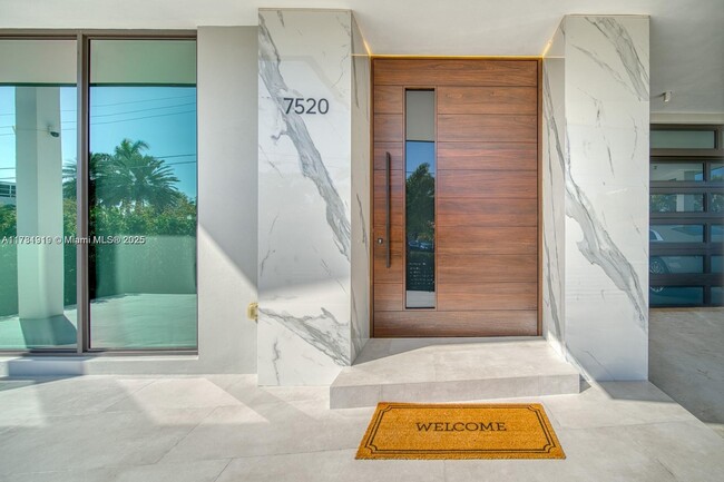Foto del edificio - 7520 W Treasure Dr