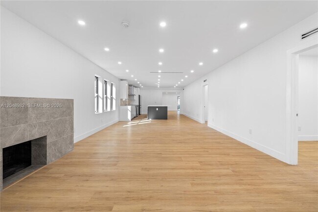Foto del edificio - 665 NE 117th St