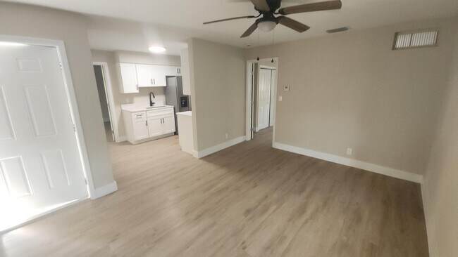 Foto del edificio - 198 SE 27th Ct