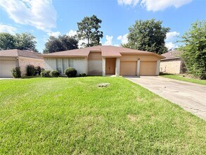 Building Photo - 2015 Trailing Vine Rd