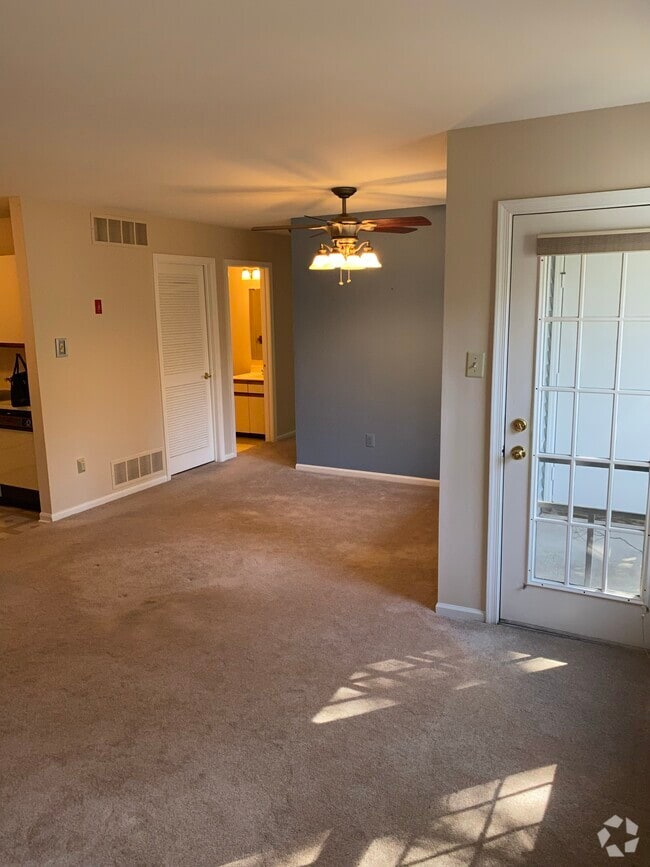 Building Photo - 104 Diamond Dr
