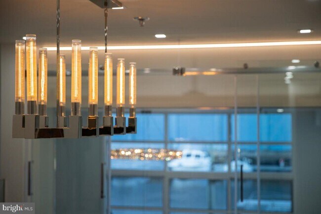 Foto del edificio - 7 N Christopher Columbus Blvd