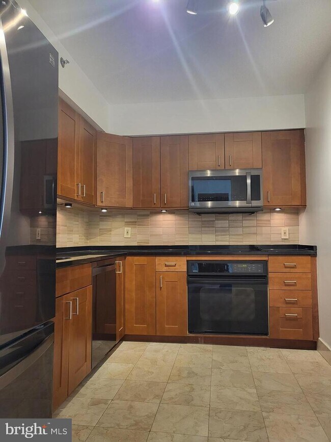 Building Photo - 1200 Crystal Dr
