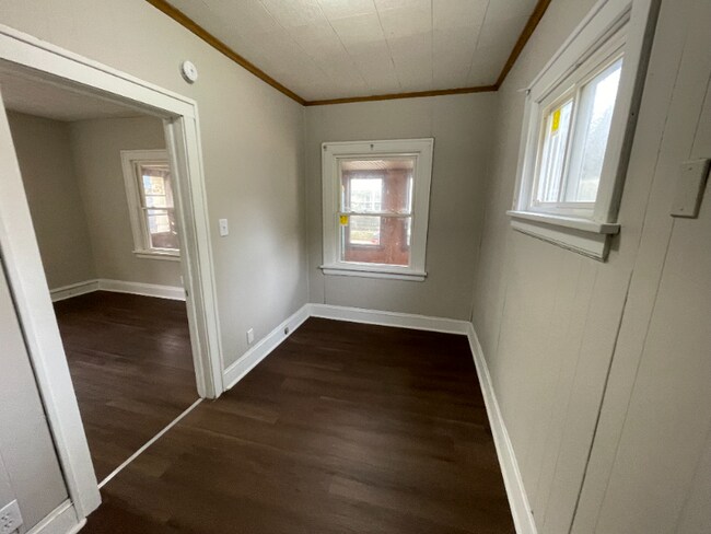 Building Photo - 6553 Newman Ave