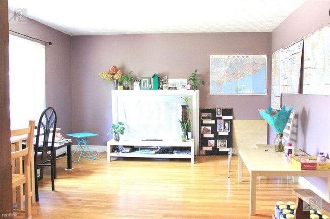 Foto del edificio - 3 bedroom in Newton MA 02467