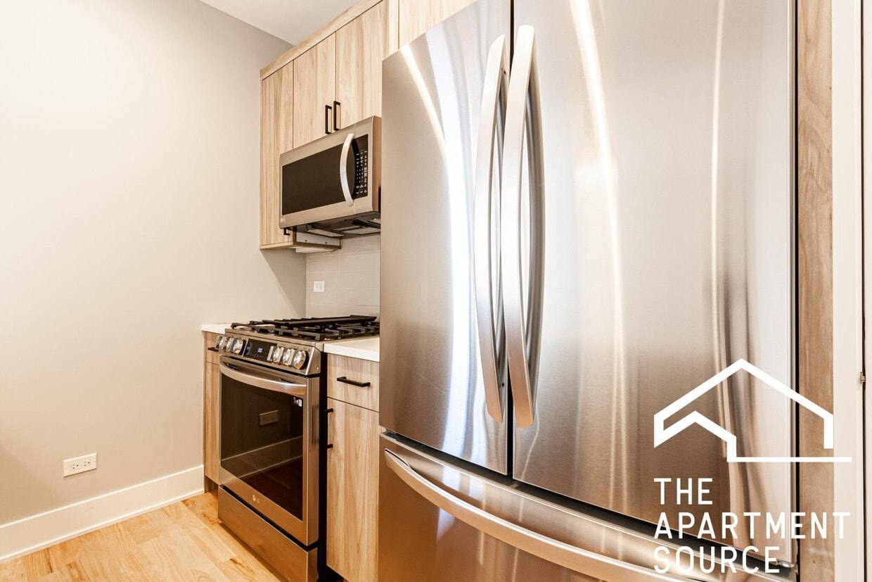 Photo - 2453 W Logan Blvd (Chicago, IL)