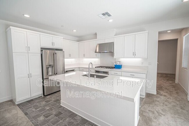 Foto del edificio - 27209 Tamarack Ln