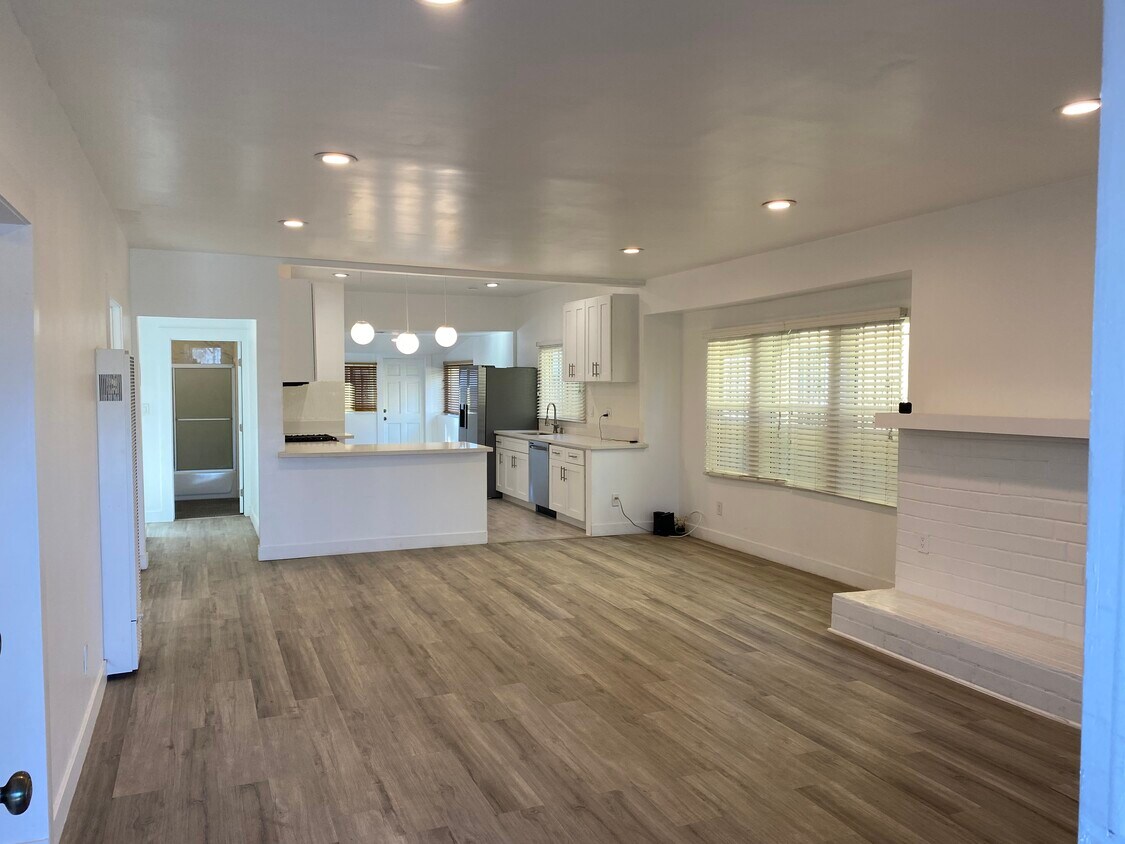 Dining area - 4509 Orchard Ave
