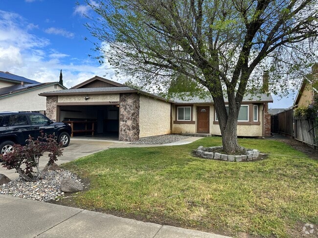 Building Photo - 4864 Chablis Ct