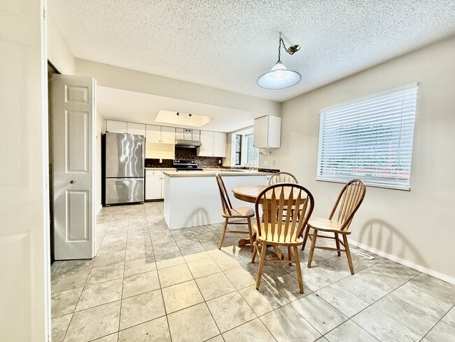 Photo du bâtiment - 123 Street - 1 St