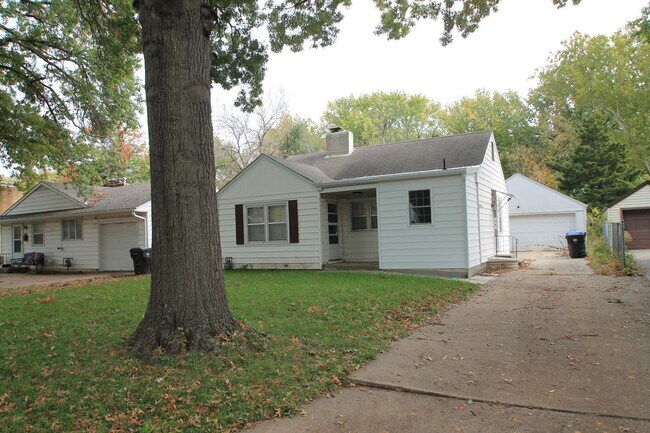 Building Photo - This 4br, 2bth home is for someone who wants way more than they pay for. SO Nice!