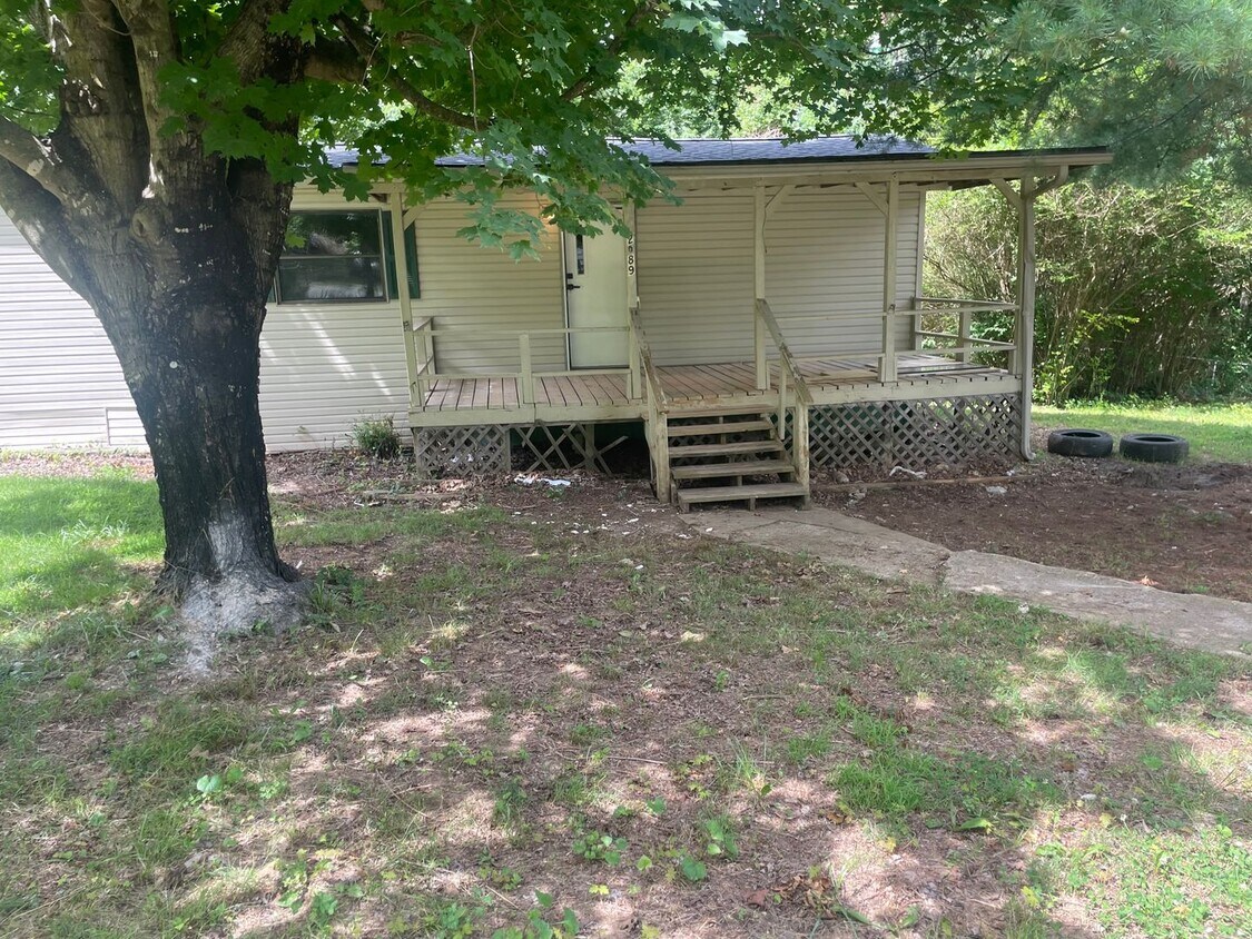 Primary Photo - Cute Country Home
