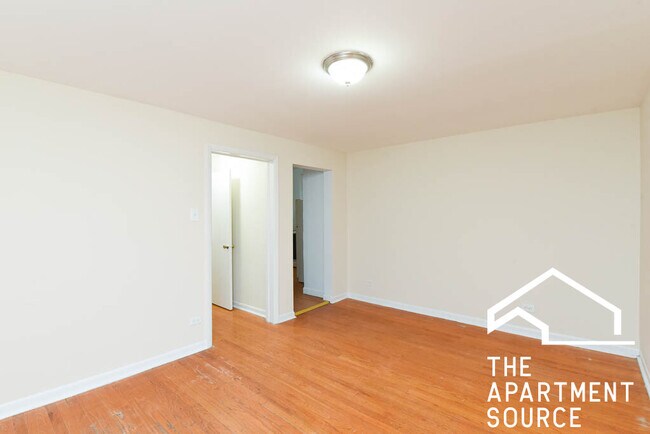 Building Photo - 4811 W Warwick Ave