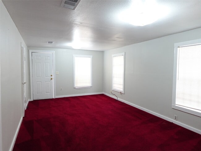 Building Photo - 4818 Hirsch Rd